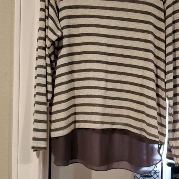 Top - Picture 2 of 4